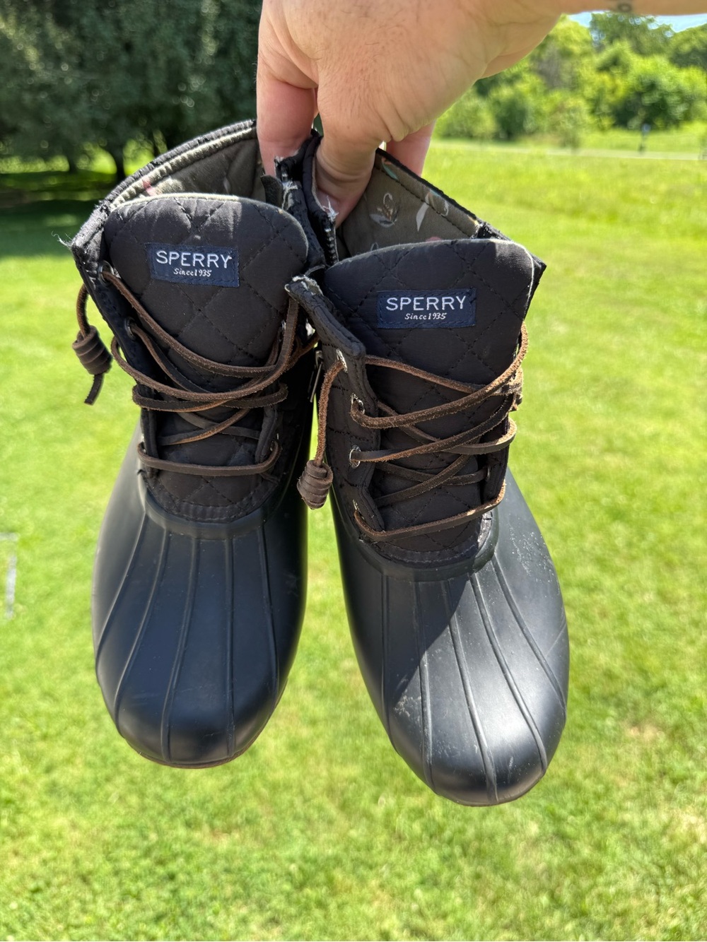 Sperry Black Quilted Fabric Label Detailing View 2